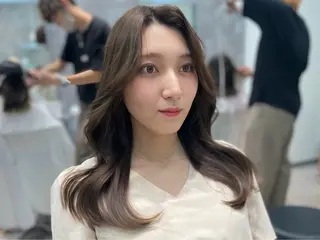 ロング カラー 🤍MIDUKI🤍 韓国風レイヤーカットのヘアスタイル