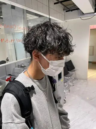 ショート カラー パーマ ヘアアレンジ メンズ キッズ マツエク・マツパ アイブロウ スパイキー/フェザー /波巻き/かいとのヘアスタイル