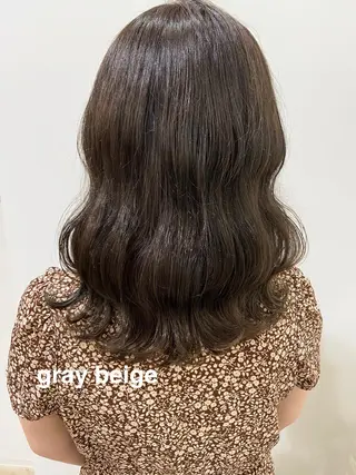 セミロング カラー merc.🌿💚 八幡真衣のヘアスタイル