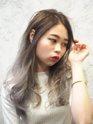 カラー 葉月 怜美のヘアスタイル
