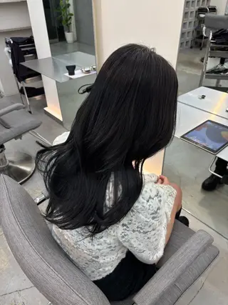 セミロング 暗髪／艶髪／渋谷/ モモカ🎀のヘアスタイル