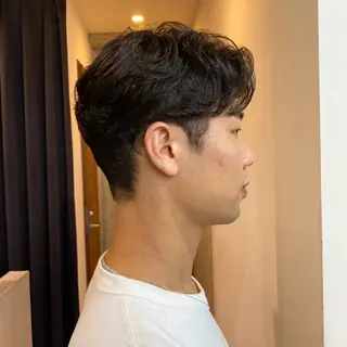 ショート メンズ センターパート/ニ ュアンスパーマのヘアスタイル