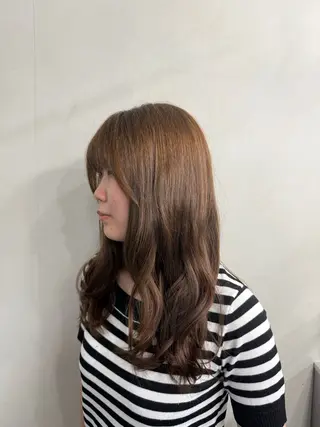 セミロング 秋山 七海のヘアスタイル