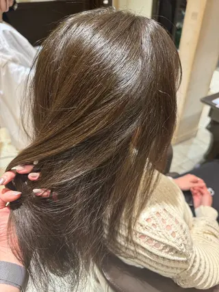 ロング カラー THE SKY所属・水口 友希のヘアスタイル