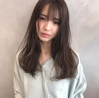 ロング カラー KNOWHOW京都所属・トレンド/顔まわり/ レイヤー/グレージュのヘアスタイル