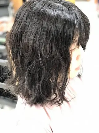 ミディアム パーマ 山内 聡史のヘアスタイル