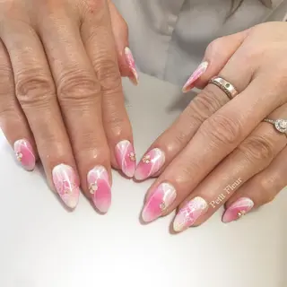 ネイル Petit Fleur所属・青柳 亜梨奈のマツエク・マツパデザイン