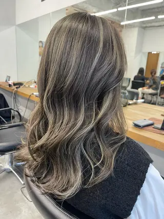 セミロング 難波 茜のヘアスタイル