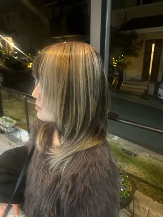 セミロング カラー 城山 歩のヘアスタイル