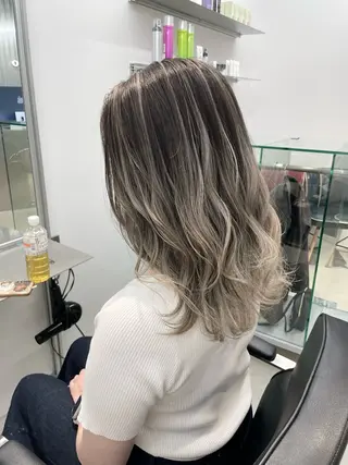 カラー ハイトーン✨ブリーチ ✨高田めぐみのヘアスタイル