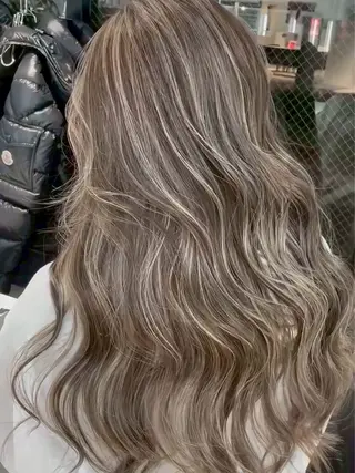 ロング 大人の海外ハイライト coconoのヘアスタイル