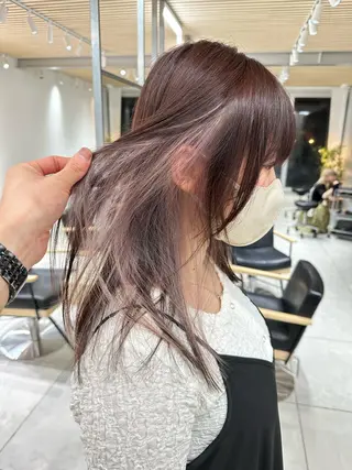 ミディアム カラー レイヤーカット 透明感カラーのヘアスタイル