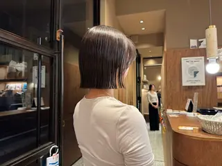 ミディアム カラー hina 🛋️ブリーチカラーのヘアスタイル