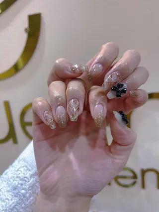 ネイル MQueen ネイルサロンマルのネイルデザイン