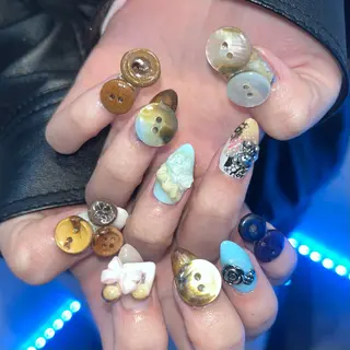 ネイル Mariris所属・ᗷᗩᑎSᗩ ᑎᗩIᒪ ՏᗩᒪOᑎのネイルデザイン