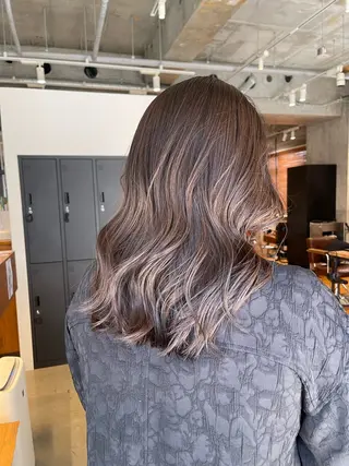 セミロング 🫧うる艶レイヤー /グレージュ🪐リサのヘアスタイル