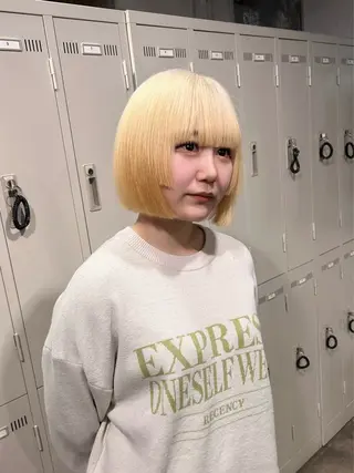ショート カラー 僕なら縮毛矯正してて もブリーチできますのヘアスタイル