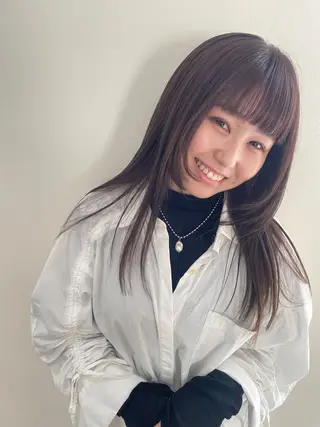 セミロング カラー 三浦 瑠璃のヘアスタイル