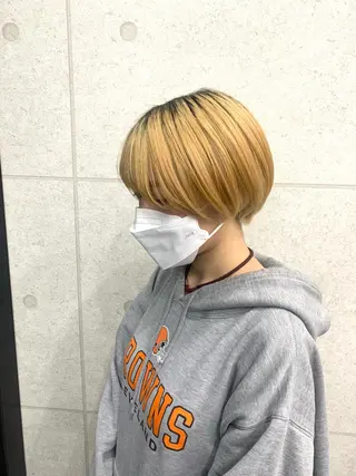 ショート レイヤー ハイトーン 暖色⭐︎KANAKOのヘアスタイル