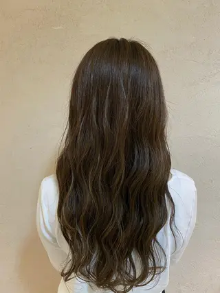 ロング カラー bifino  l iris所属・當山 巧のヘアスタイル