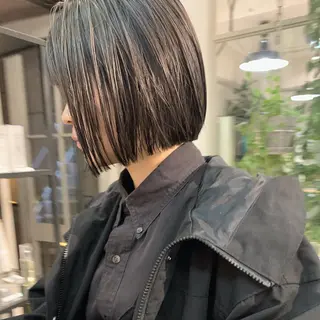 ショート カラー ネイル ハイトーン&暗髪🔥 表参道二刀流マエダのヘアスタイル