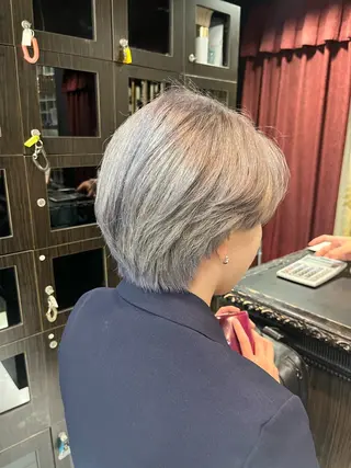 ショート カラー Eleanor立川北口所属・🦋YUI 髪質改善 ブリーチ　着付け🦋のヘアスタイル