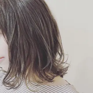 ミディアム カラー 松下 輝璃のヘアスタイル