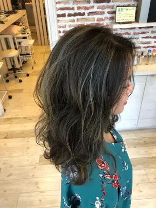 セミロング カラー Crén by marie 真嘉比店所属・東恩納 誠のヘアスタイル