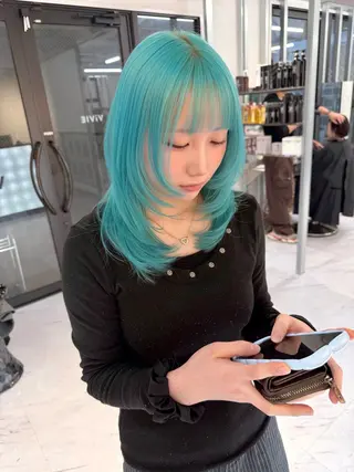 ミディアム カラー TATSUブリーチ/ ミルクティーベージュのヘアスタイル