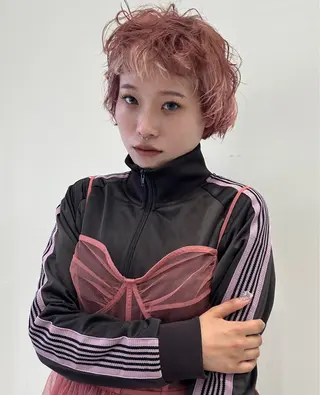 ショート パーマ ニュートラルカラー 🧊横田 さえのヘアスタイル