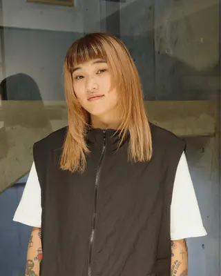 セミロング NERO 眞下秋歩のヘアスタイル