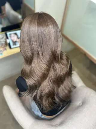カラー Carrefour OHANAのヘアスタイル