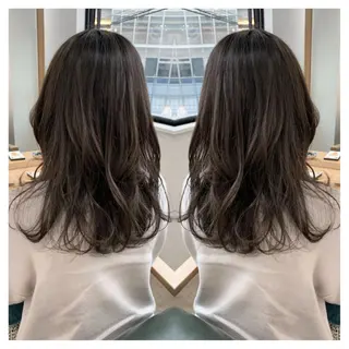 ミディアム カラー 村山 茉衣のヘアスタイル