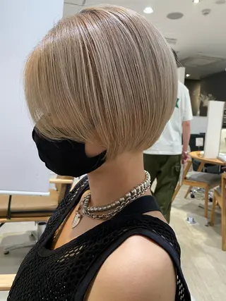 ショート 顔まわりカラー特化 赤津百合絵のヘアスタイル