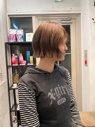 ショート カラー ミルクティー× グレージュMOMOのヘアスタイル