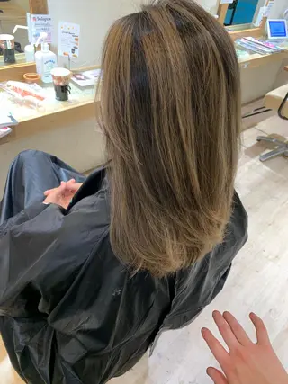 セミロング カラー 白髪ぼかしハイライト 柳川拓哉のヘアスタイル