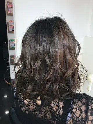 セミロング カラー 関口 友行のヘアスタイル