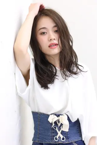 ミディアム 小林 永佳のヘアスタイル