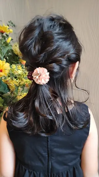 キッズ ヘアアレンジ セミロング 大槻 百合子のヘアスタイル