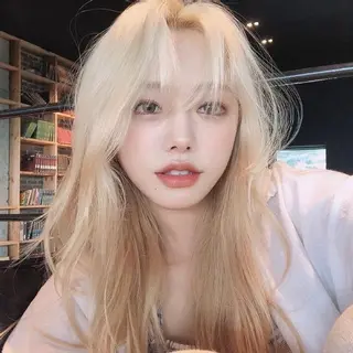 ロング カラー ブリーチカラー 🩵MIZUKIのヘアスタイル