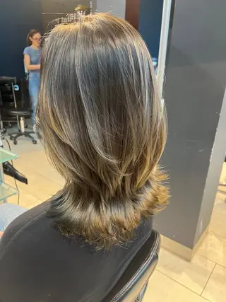 ミディアム カラー 舟橋 瑞稀のヘアスタイル