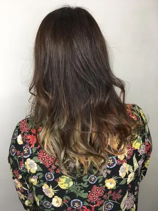 セミロング カラー 白髪ぼかしハイライト 柳川拓哉のヘアスタイル