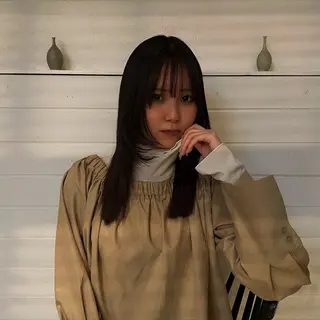 ロング mina / 透明感ベージュカラーのヘアスタイル