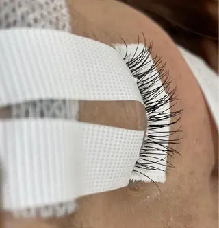 マツエク・マツパ 三好 涼華のヘアスタイル