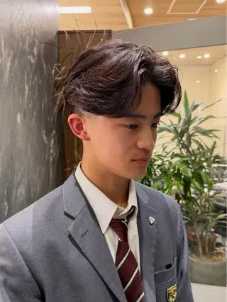 ミディアム パーマ メンズ SALOWIN 原宿 iori所属・🌟原宿指名No.1 センターパート⭐️のヘアスタイル