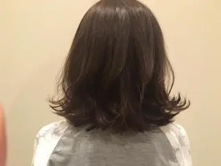 カラー ブリーチなしカラー/ 顔周りレイヤーカットのヘアスタイル