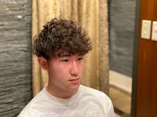 ショート パーマ メンズ 浅見 天翔のヘアスタイル