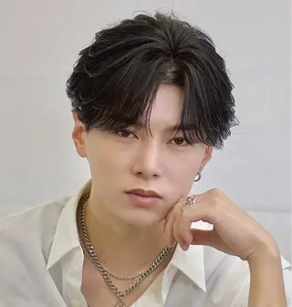 パーマ メンズ ラウンドマッシュ/ フェザーショート大阪のヘアスタイル