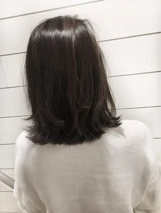 ミディアム カラー 鍵山 千秋のヘアスタイル