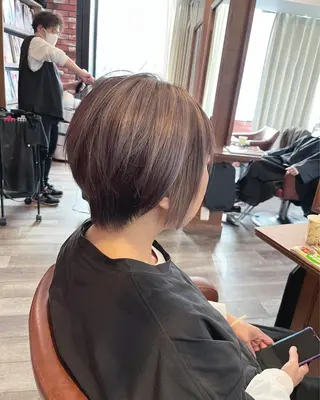 ショート カラー ロイヤルスイート所属・眞壁 華子のヘアスタイル